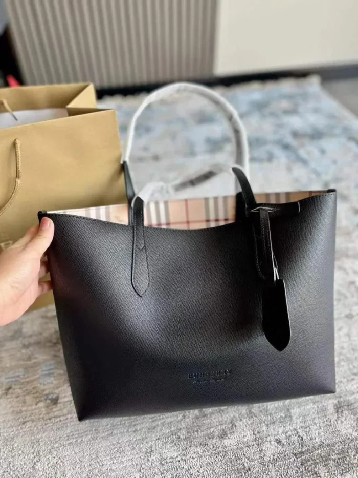 Burberry Brown Leather Lavenby Reversible Tote Bag - Image 2