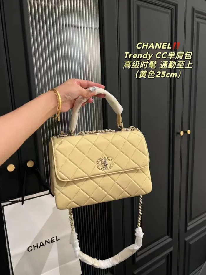 Chanel Small Coco Handle Caviar Gold Hardware Handbag - Image 4
