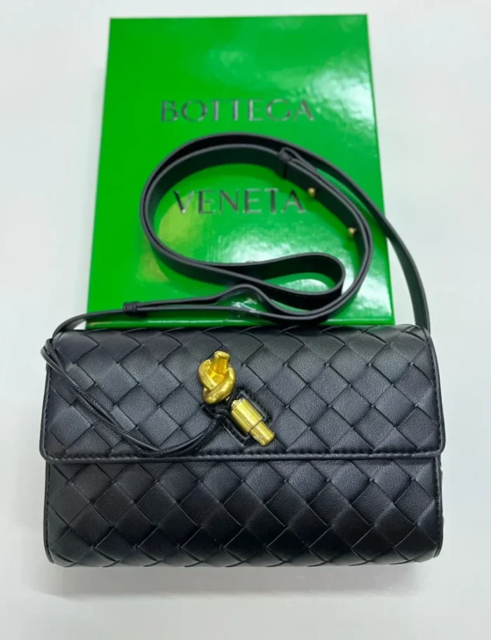 Bot­te­ga Vene­ta Mi­ni An­di­amo Cross Body Bag - Image 2